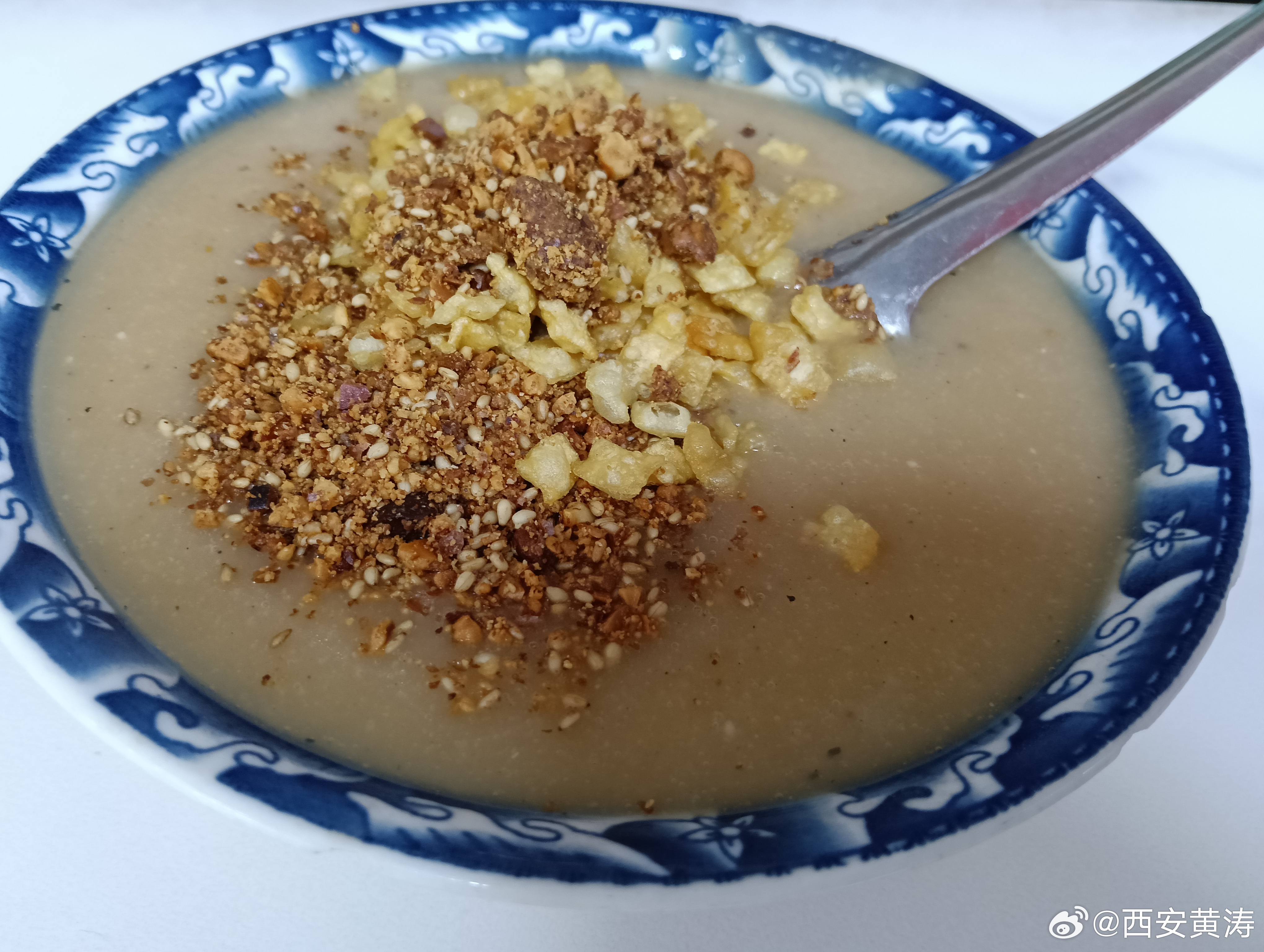【一碗油茶，香透关中市井烟火】在陕西人的早餐谱系里，油茶不是配角，是独属于三秦大
