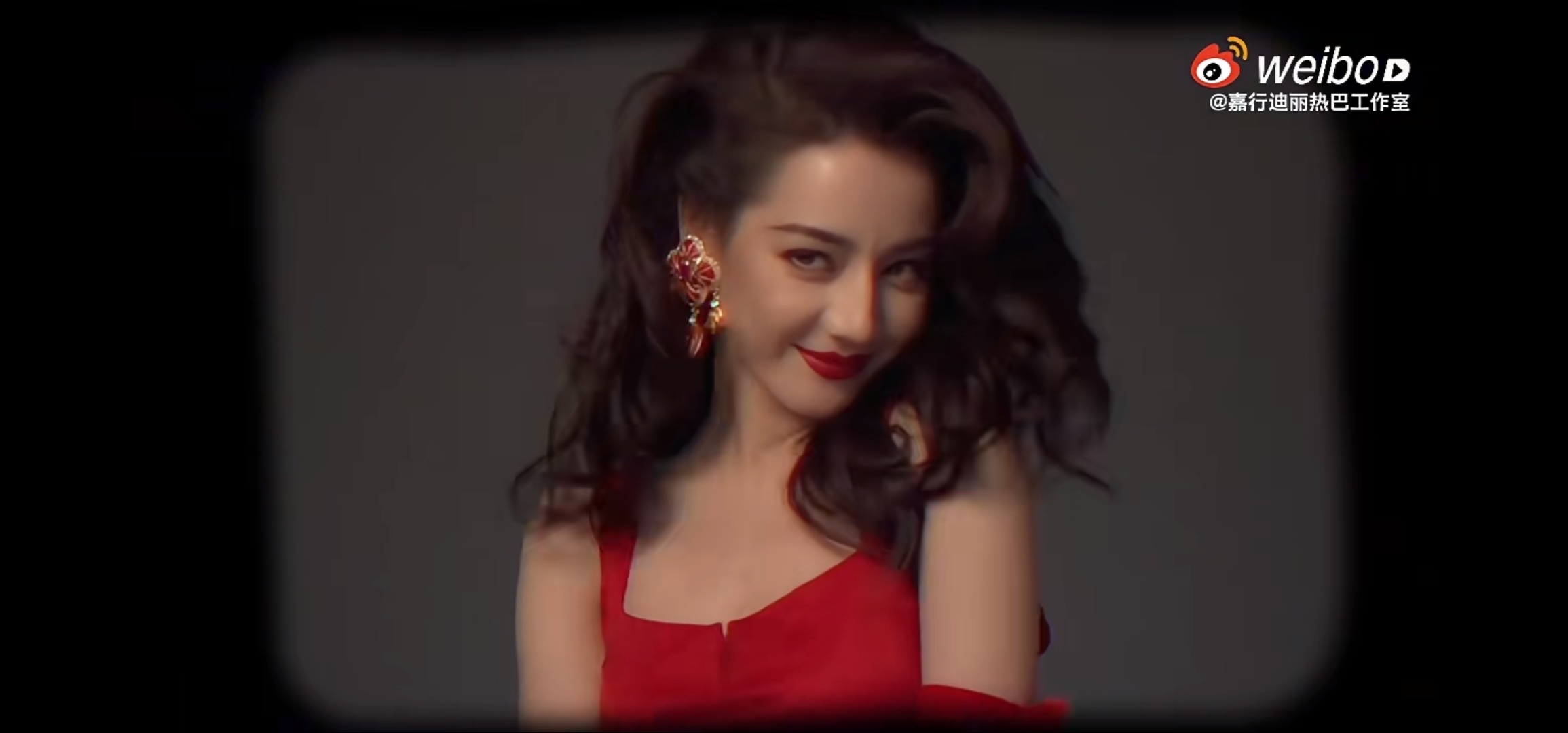 再看一遍迪丽热巴这段视频还是会被惊艳～我们热巴怎么可以这么美！ 