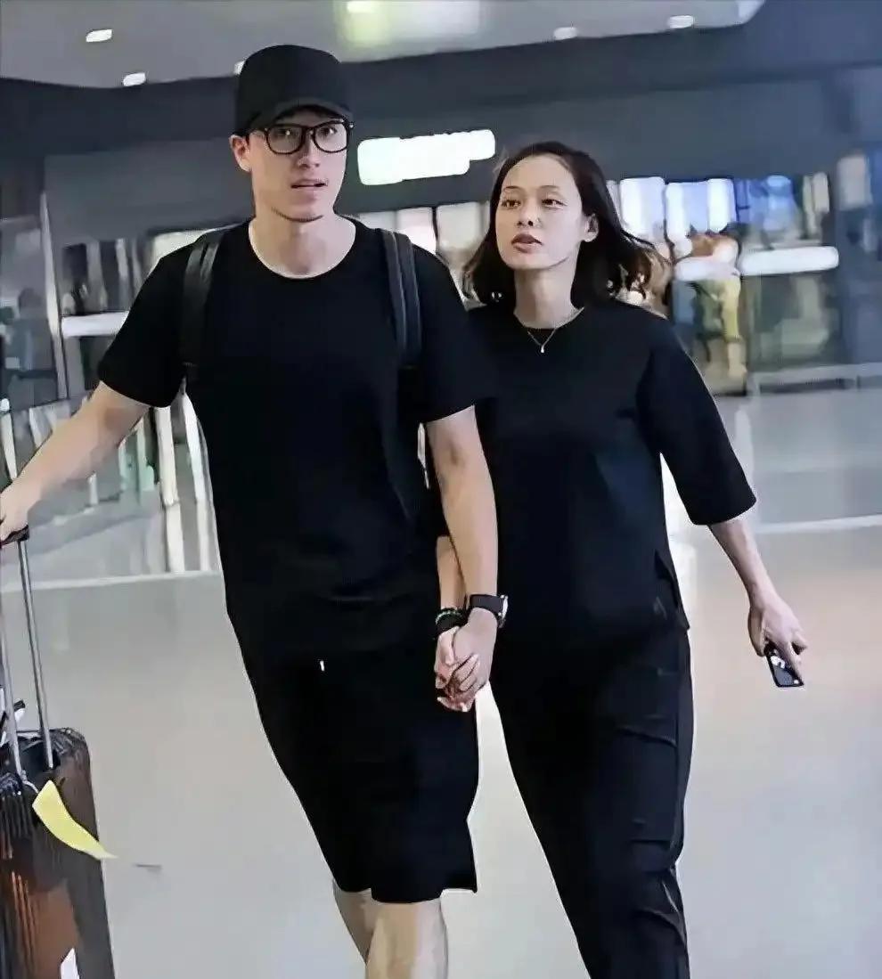 刘翔退役后的生活真是让人又羡慕又感慨。43岁的他，不工作却不缺钱，和妻子相守十年