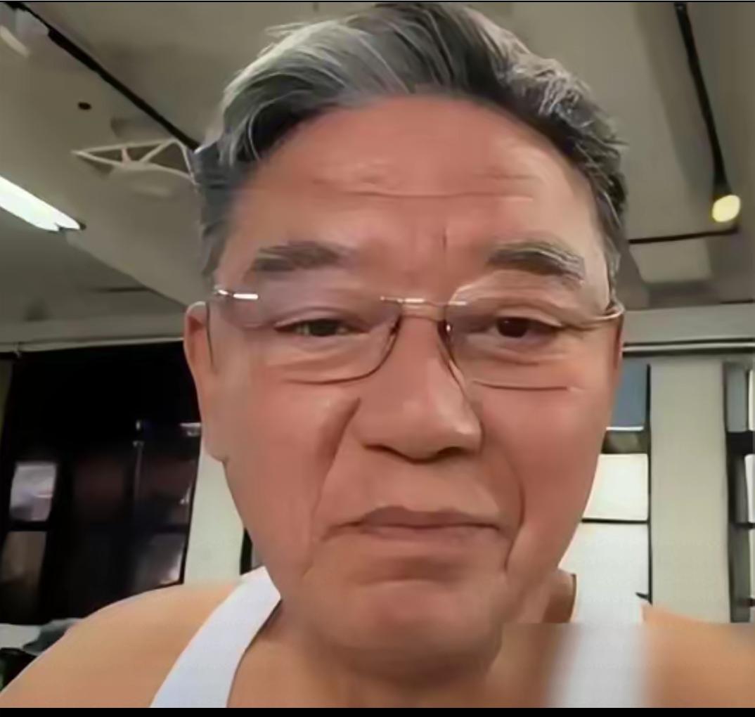 李立群在199O年找到河南哥哥李建宇，找到后，看到哥哥住的是土坯房，还欠债，日子