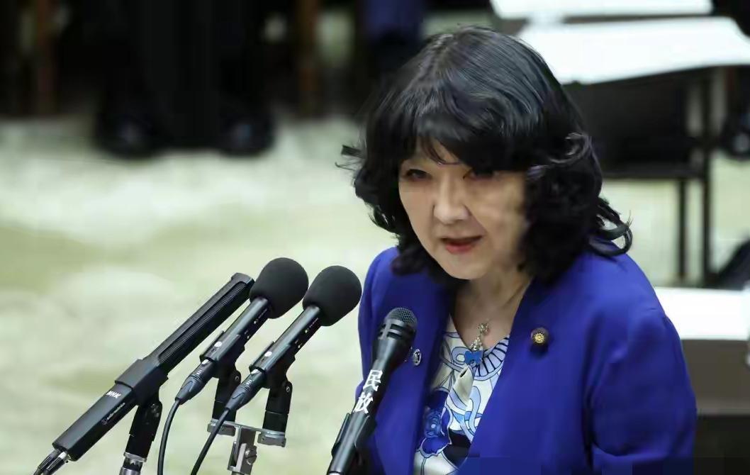 日本右翼怎么就不明白呢？是稀土救了它们的狗命，如果中国没有反制日本的牌，不能遏制