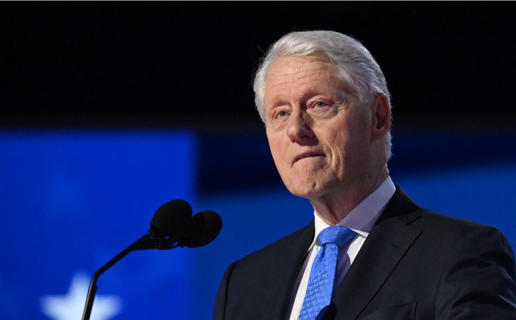 被逼到墙角后，克林顿宣战，宁可身败名裂，也要让特朗普“陪葬”，特朗普公开爱泼斯坦