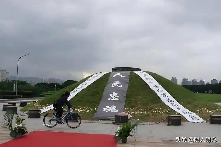 郑丽文：从秋祭到228，这步棋你看懂了没有？
 
明人明说，不绕弯子，今天直接讲