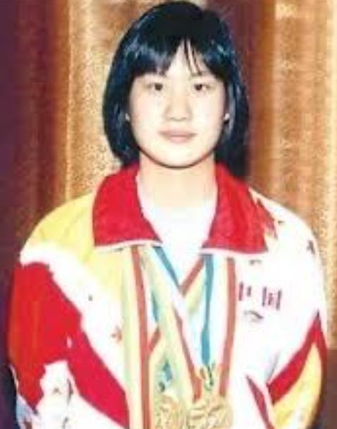 19岁连夺32枚金牌刷新世界纪录，名字甚至被国际泳联直接冠上“年号”，没想到这位