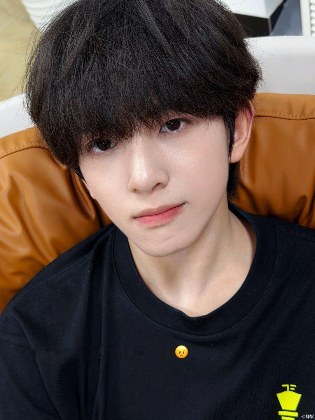 阴湿男鬼