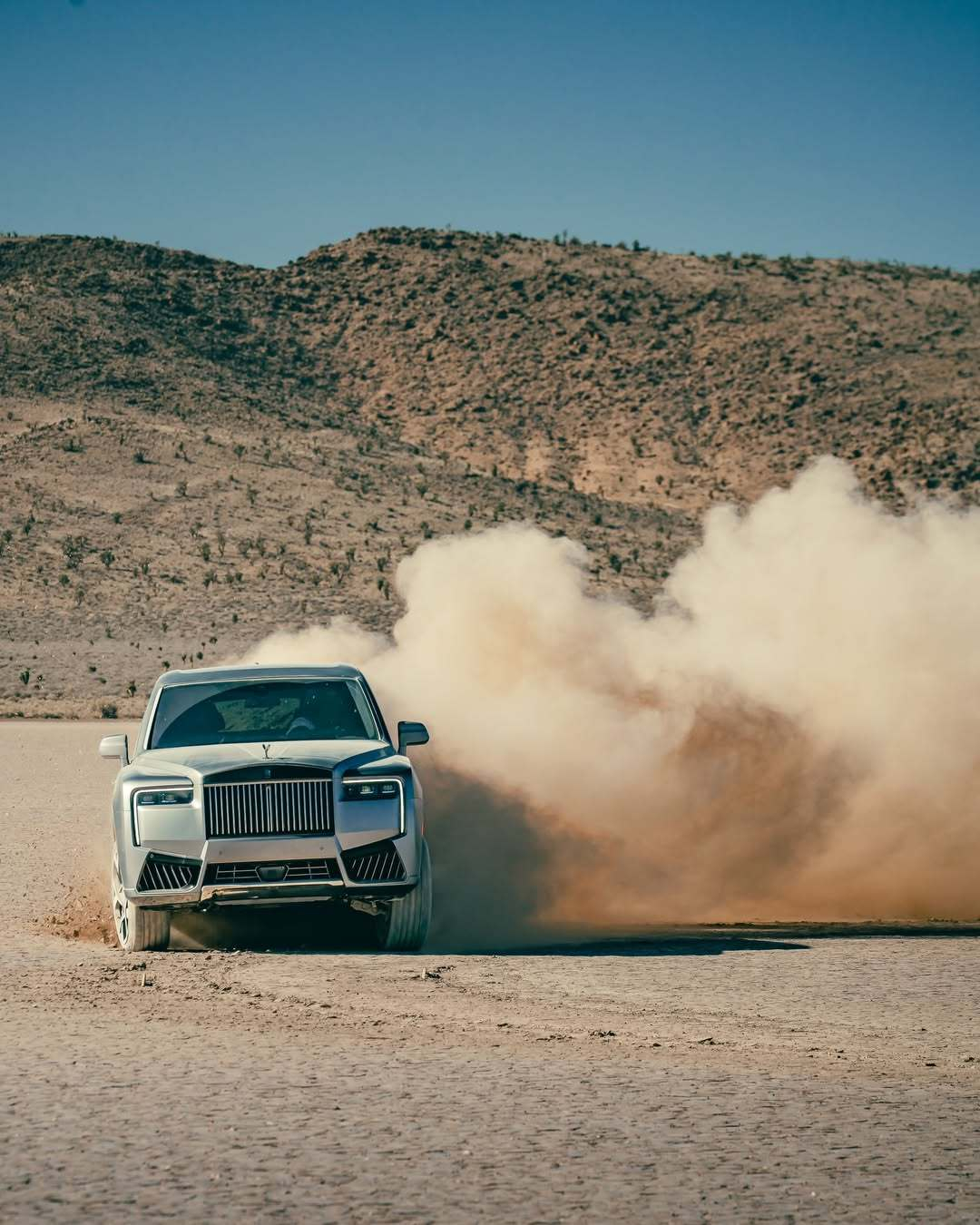 车若初见 有的劳斯娇生惯养，有的劳斯驰骋沙场，国外媒体去沙漠试驾拍的一组美图，隔