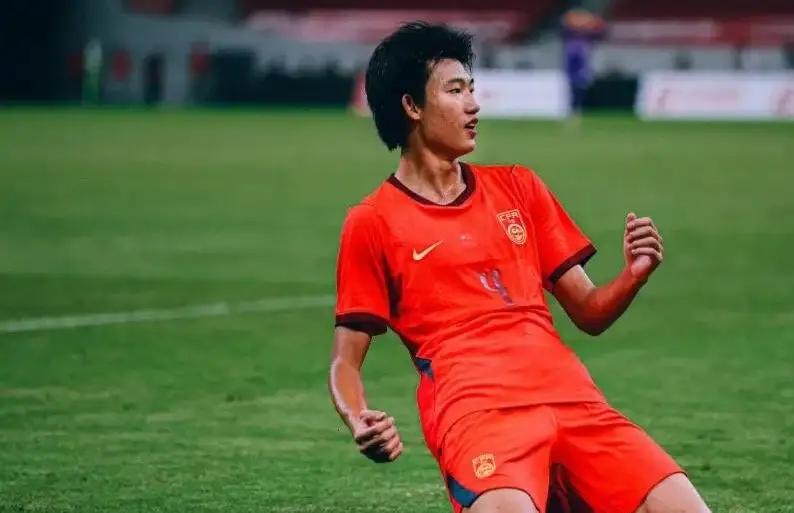 赵松源火了！

上海明日之星冠军杯，中国U17对阵阿森纳U17那场球，赵松源算是
