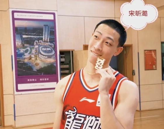 广州男篮眼光独到，慧眼识珠，状元宋昕澔未来可期！
     广州龙狮男篮向来以选