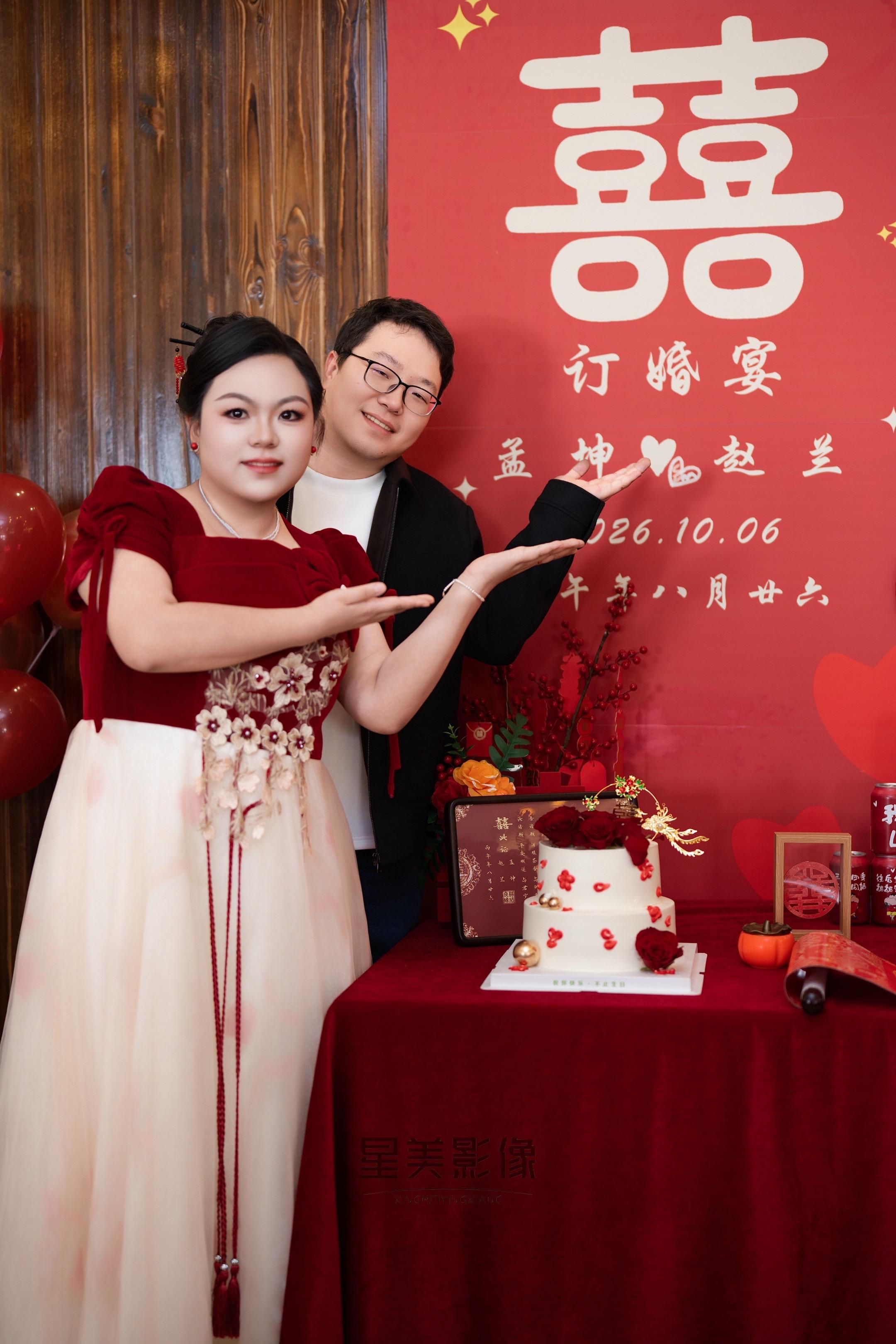 囍｜以爱为证，定格订婚宴的欢喜时刻。见证一对新人的幸福❤️ 红底大喜字...