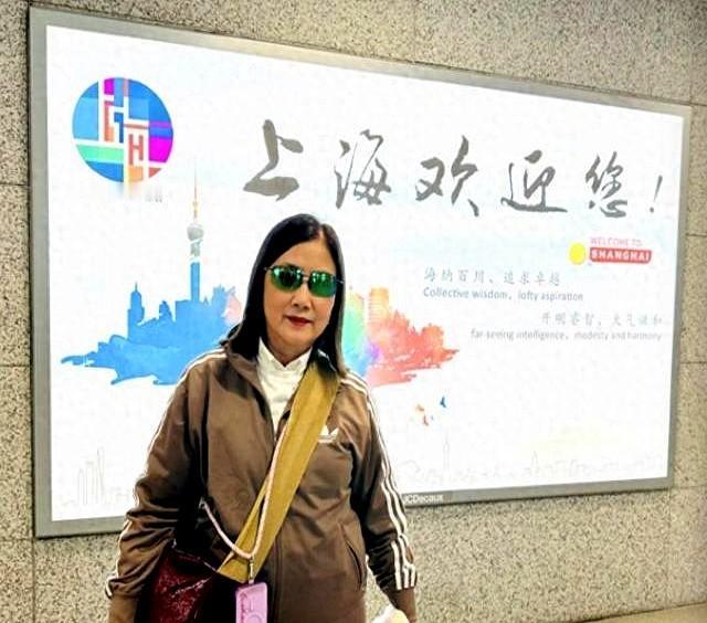 最近娱乐圈可热闹了！阿姐汪明荃，在香港是颗闪耀的星，但你知道吗？她还玩了把“家乡