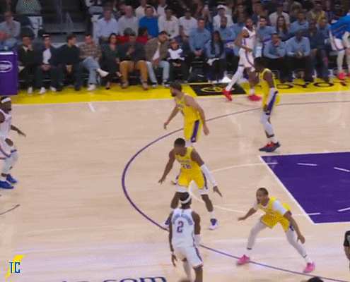 应粉丝朋友的要求，补一个今天第三节亚历山大突破暴扣的GIF⚡雷霆雷霆战胜湖人雷霆