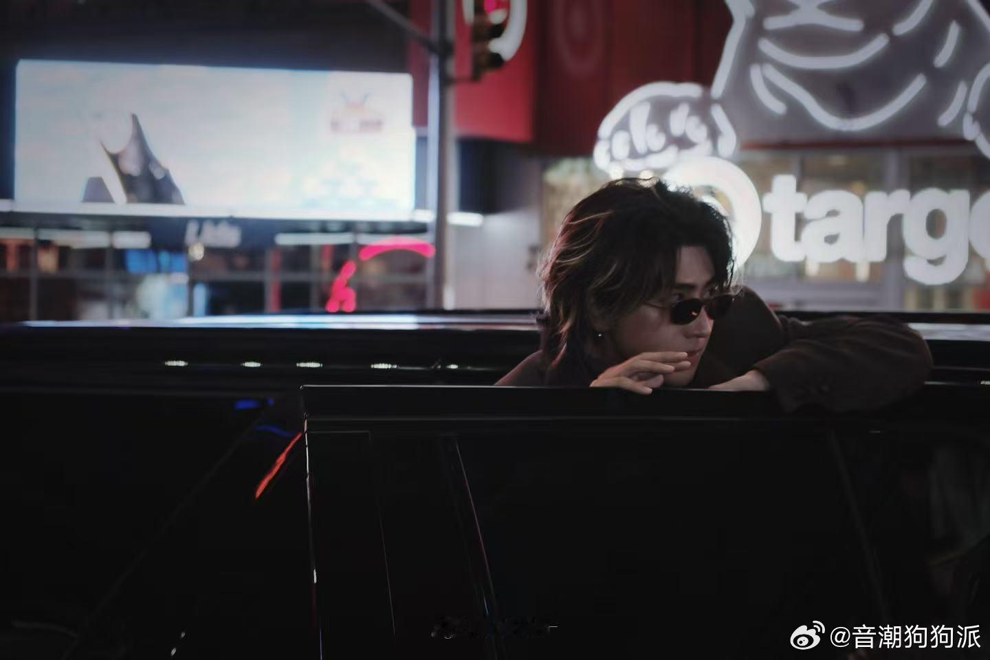 蔡徐坤VOGUEPreMetGalaParty路透无可复制的亚洲时尚标杆！蔡徐坤
