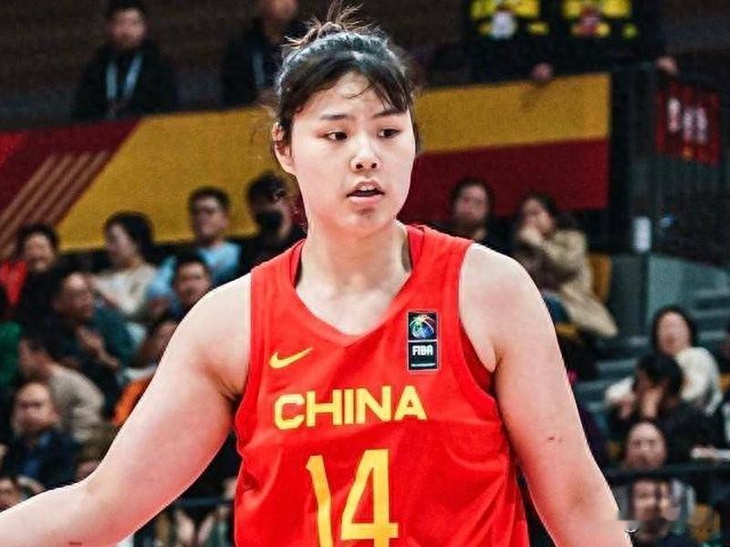 刚刚看到李月汝无缘2026年女篮世界杯的消息，心里真不是滋味，拥有巴黎奥运会场均