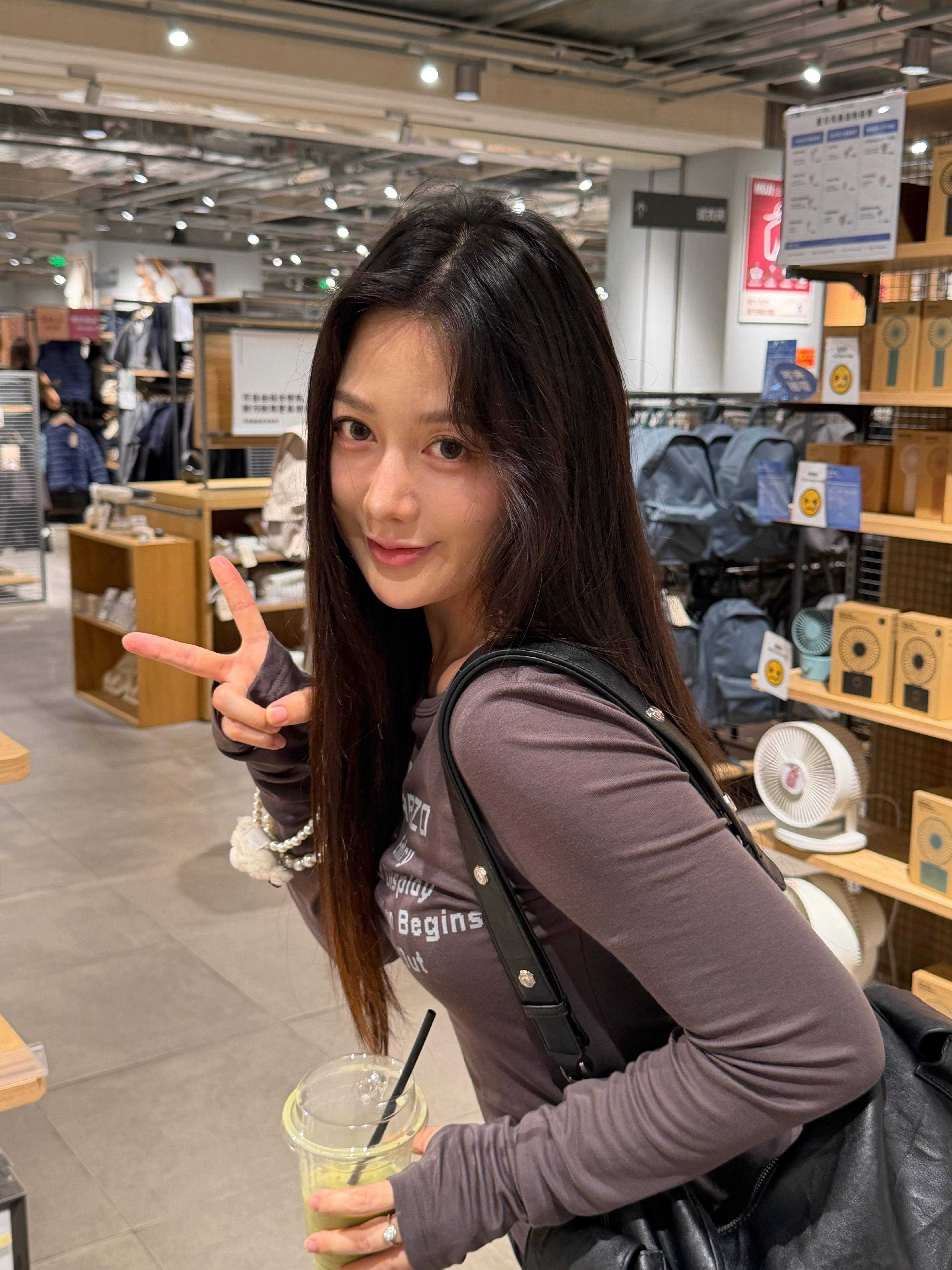 最近把运动捡起起来了身材肉眼可见好起来了生前146，生完135，好像7.2斤的宝