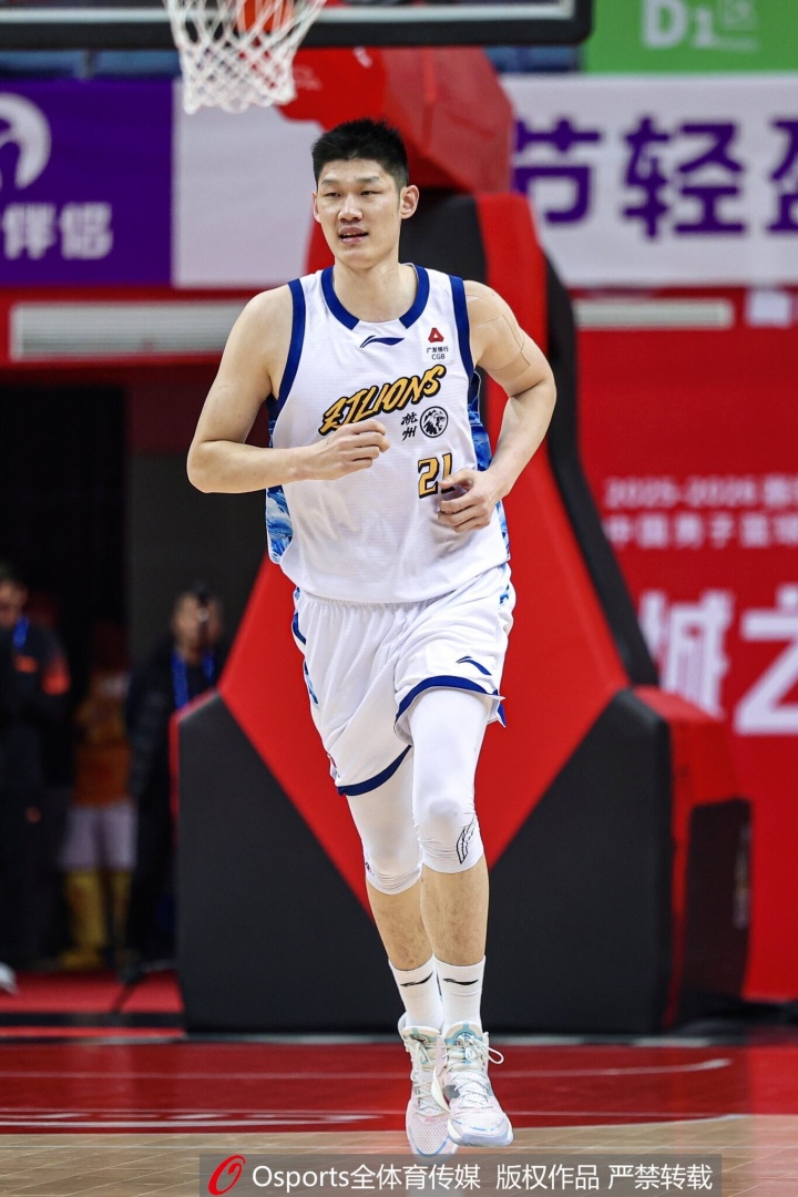 十年如一日的稳定！胡金秋15中10砍全队最高25分 送关键上篮