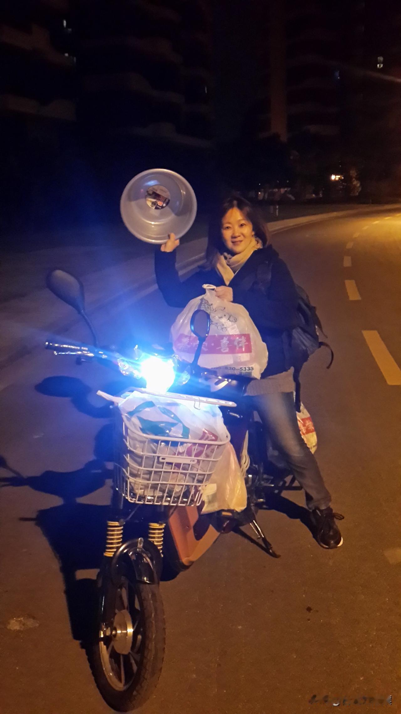 刚在整理以前的照片，看到2015年中后，一张张摆路边摊的情景，那种当时迷惘，不知