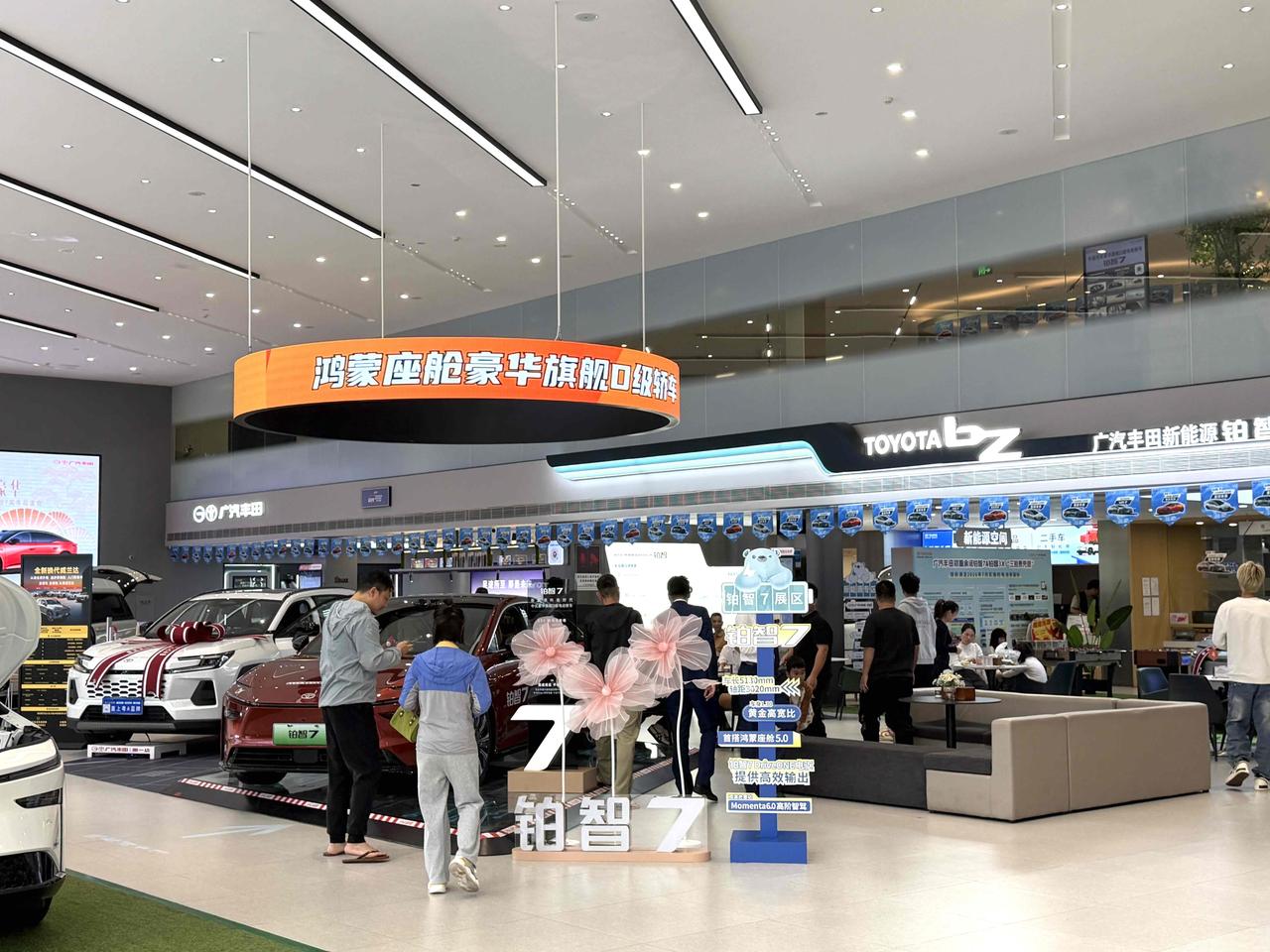 丰田铂智7实车全面到店4s店里人气王颁给铂智7，配置高权益多价格香[赞]