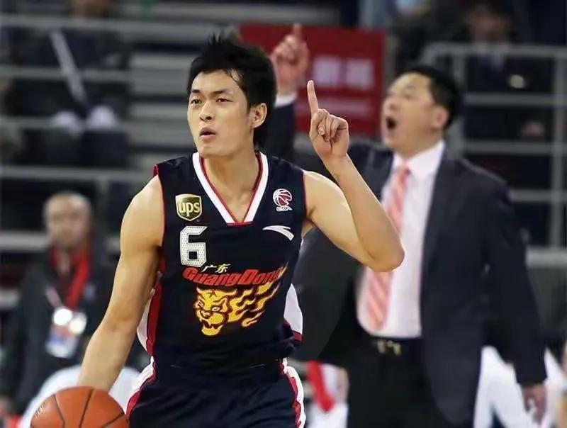 理性谈谈，陈江华早就实现财富自由！

1；广东队给出2年100万人民币；

2；