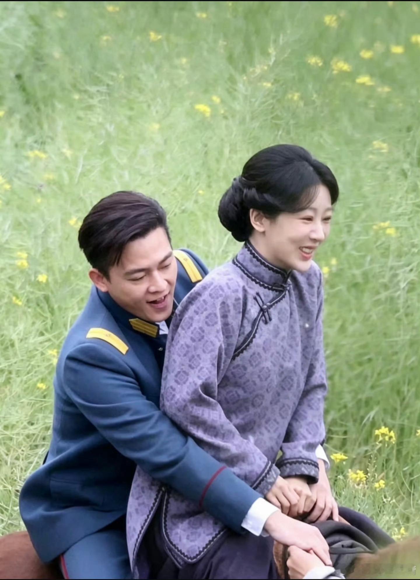 为什么坐着比男的高？ 
