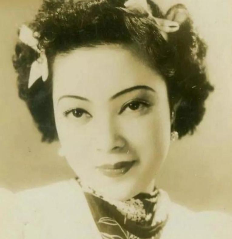 她被称为 “民国第一欲女”，她把与 3000 多名男子交往的故事写成书后，直接轰