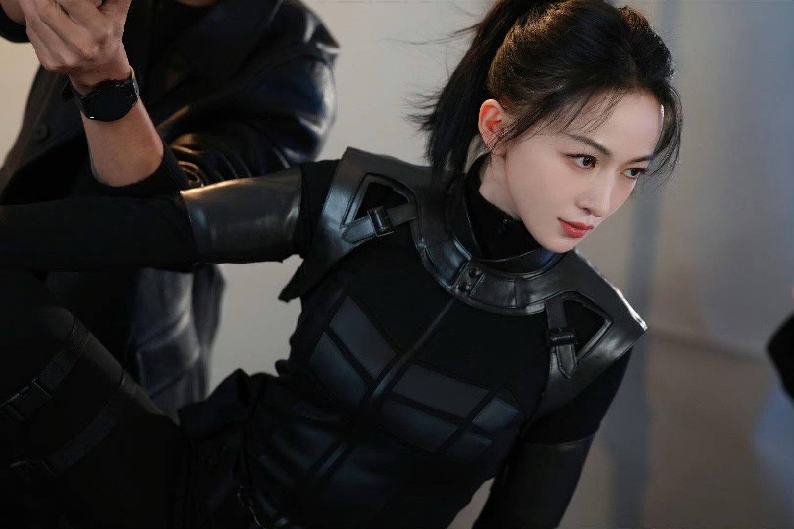 吴谨言 那是别的价钱想看腹肌被回复“那是别的价钱”，姐姐还是太见外了