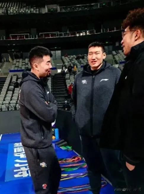 原来，李炎哲是被“截胡”的，广州本来要转让的是祝铭震。

广州龙狮财政状况不佳，