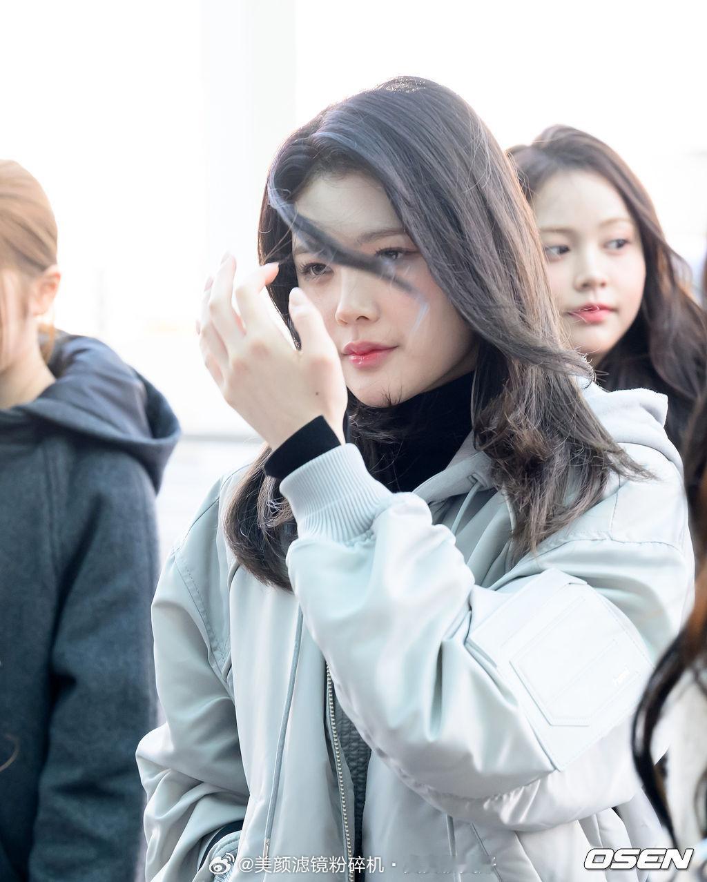 Hearts2Hearts组合JIWOO、CARMEN、YUHA、STELLA、