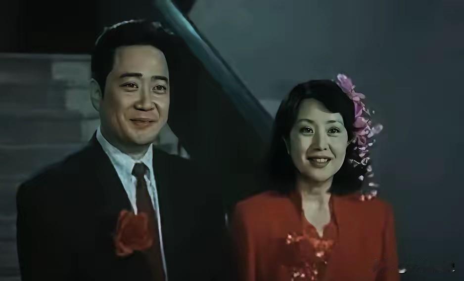 张铁生蹲了十五年大牢。他媳妇董礼平等了十五年。她是沈阳农业大学的讲师，两人是同窗