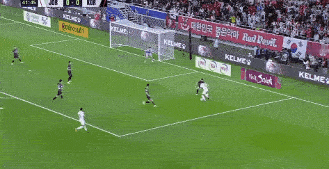 约旦队的表现真是令人刮目相看啊！上半场约旦竟然压着韩国来踢，尤其是亚赞这次突破最