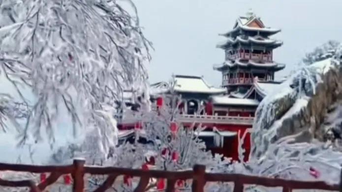 1月24日，当大到暴雪的消息随着天气预报传遍四方，河南老君山景区紧急闭园的通知也