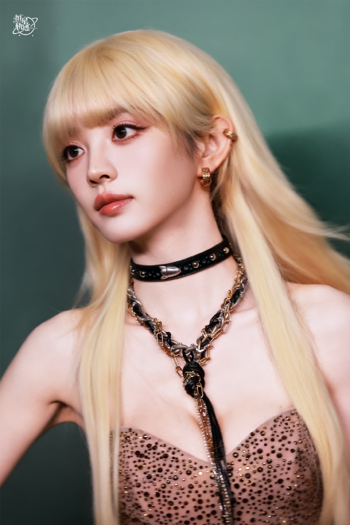 愚人节站姐团建【田曦薇】历年愚人节团建最期待的就是： 