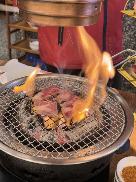 摩天轮烤肉➕鲜甜章鱼锅｜拒绝不了一点🥩