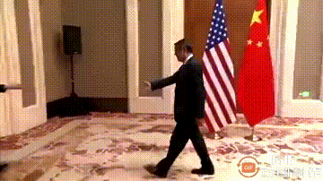 好家伙，美国媒体现在已经给耶伦定性了！称她昨天下午会见时的连续“三鞠躬”，是“严