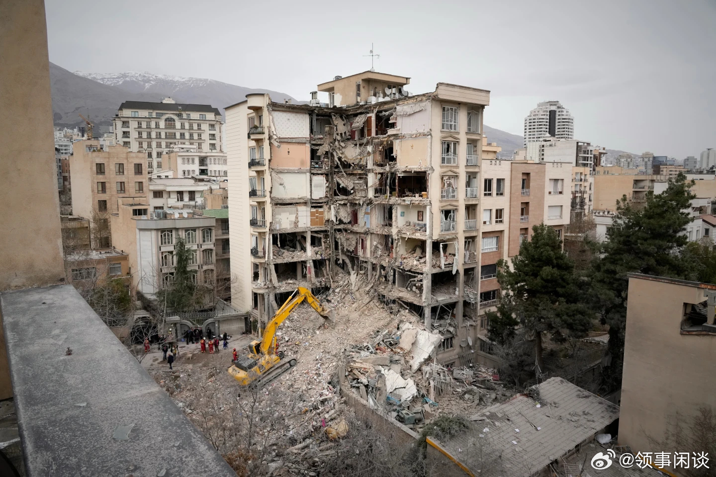 【特朗普称美国正在与伊朗领导人对话，同时延长了打击伊朗核电站的最后期限】（美联社