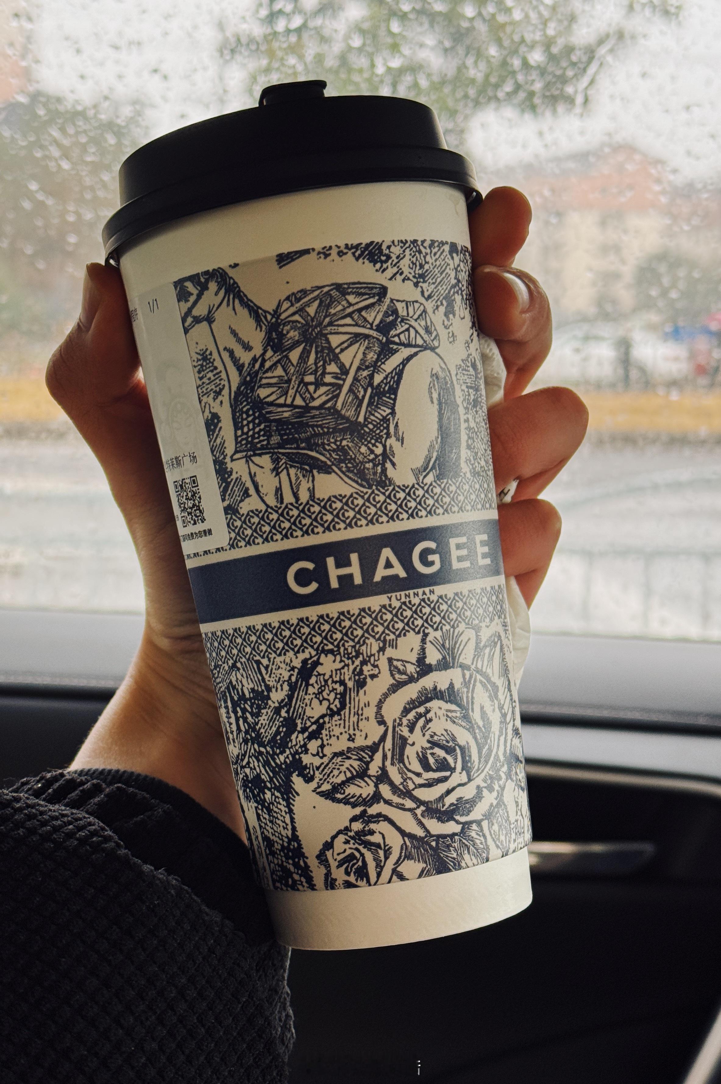 为了免费的霸王茶姬 拉我爹给我开一趟这年头停车是真的难停啊 取茶也要等半天[泪]