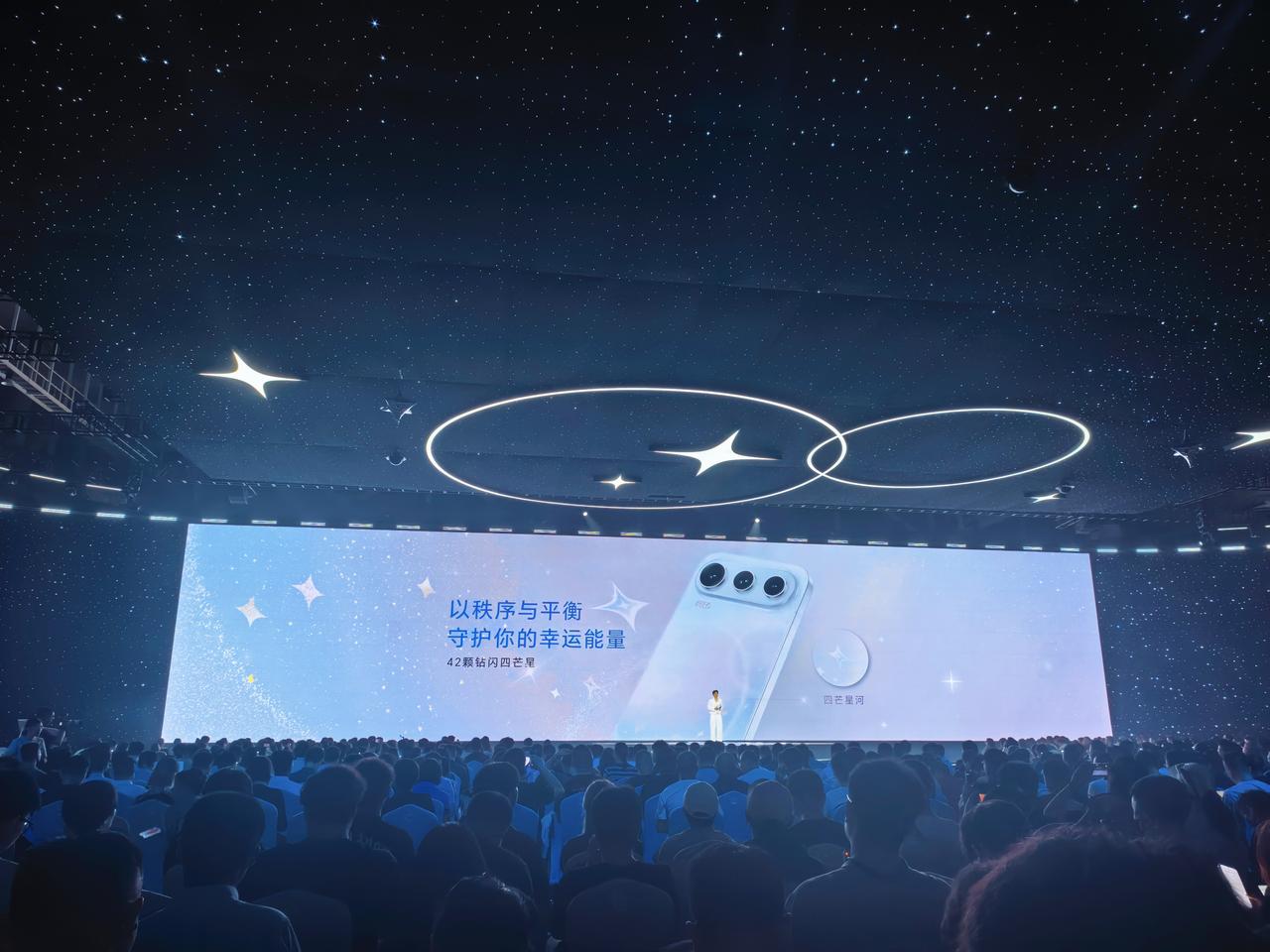 荣耀太会了吧
600系列发布会直接是星光毕业歌会
《起飞了》一唱
谁的青春DNA