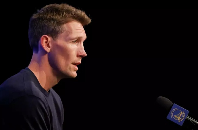 #勇士总经理提出无限期禁赛格林# 勇士GM小迈克-邓利维接受采访时谈到了追梦，表