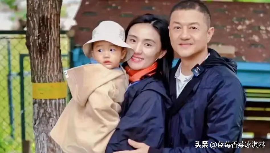 李亚鹏真的是，完全没有经商的头脑，又非要干这行，做什么赔什么，如果当初继续好好拍