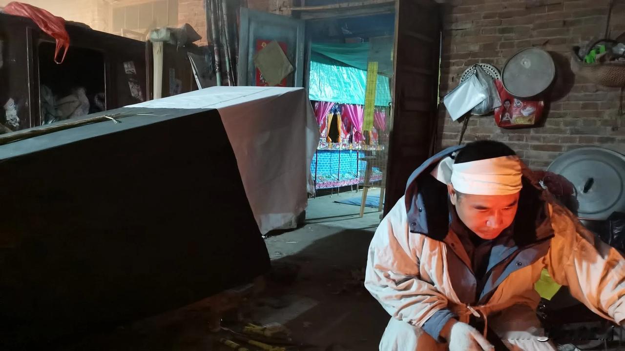 “藏巧于拙，用晦而明，寓清于浊，以屈为伸，真涉世之一壶，藏身之三窟也。” 聪明的