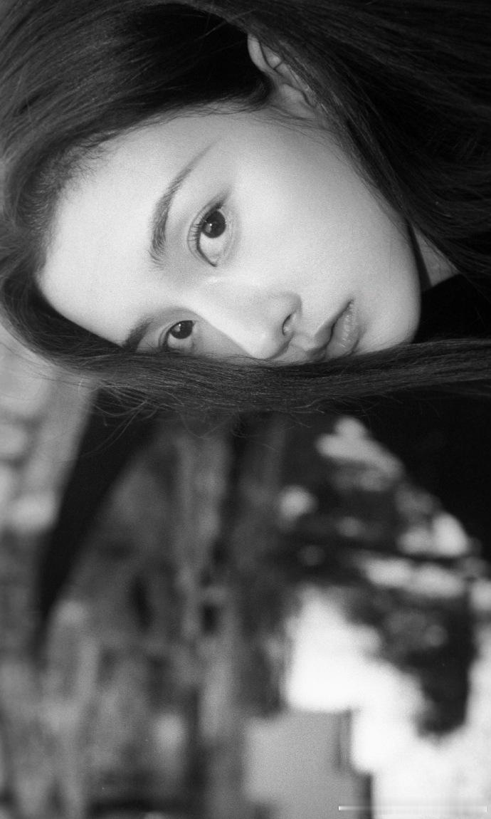 宋祖儿在日落前见面宋祖儿日落忧郁系写真不用刻意摆拍，宋祖儿日落忧郁系写真，自然又