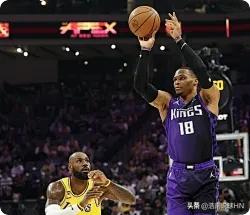 国王爆冷胜湖人，双方4位超级巨星巅峰数据对比:

国王队威少，37岁，16中8，