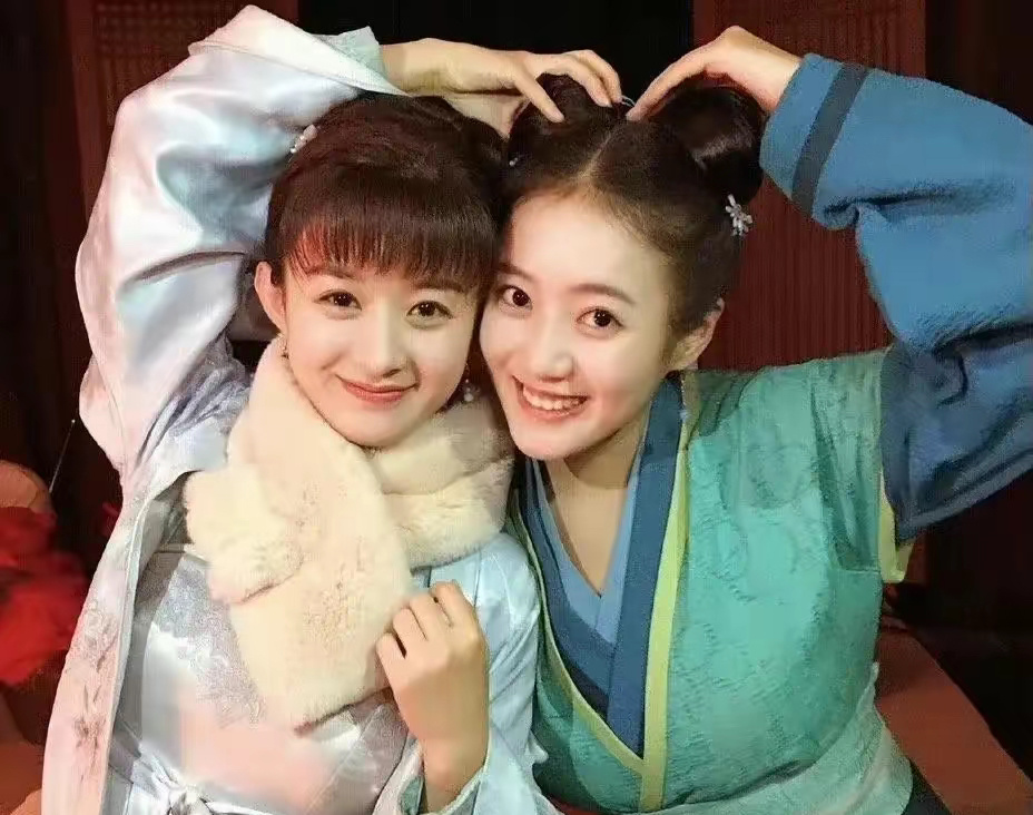 #赵丽颖的伞撑了一个又一个人#王梓薇说与凤行是她2022年接到的唯一一部剧，提到