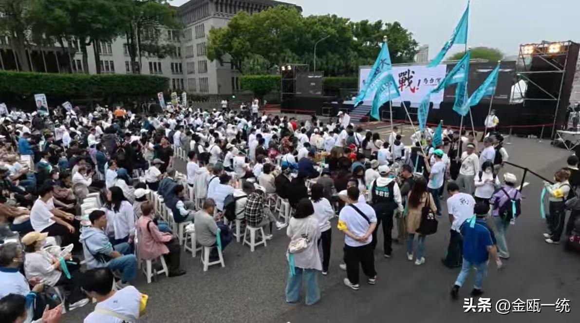 “329上凯道”现场快坐满了  谢龙介率先登台挺柯文哲

距离“329上凯道讨公