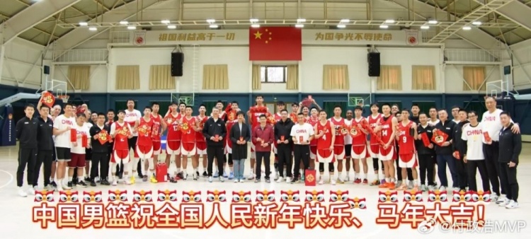 媒体人：可能多带两人去日本 赛前再定12人名单 今年强调竞争上岗