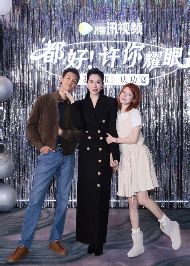 娱乐圈这碗饭，现实得让人心凉。你看赵露思，当初出事时，圈里没一个人敢站出来帮她，