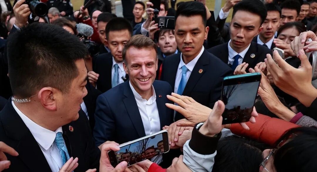 马克龙回国后呼吁中国投资欧洲欧洲如今既想求助他人，又放不下架子，最后可能落得个求