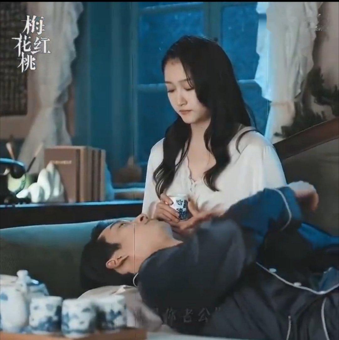 #关晓彤的腿能不能借我躺会#关晓彤这大长腿上躺着应该很舒服吧？韩东君走开让我来#