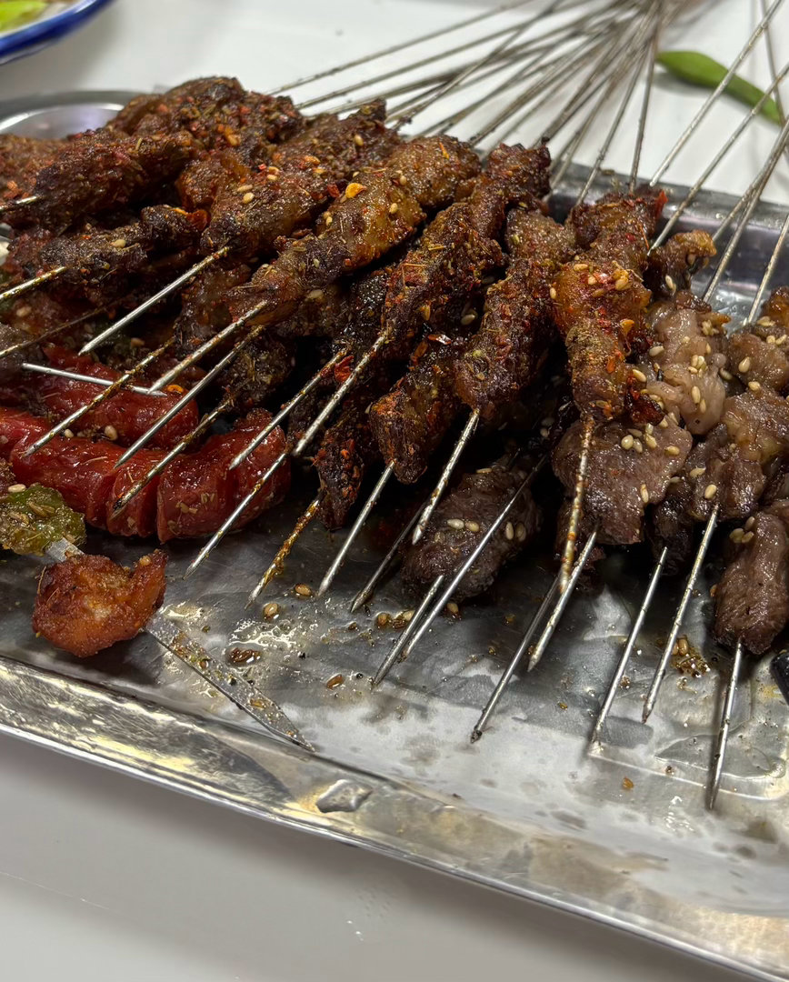 你们根本不知道西安烤羊肉烤脆骨烤肉筋烤盐筋烤香肠有多好吃 