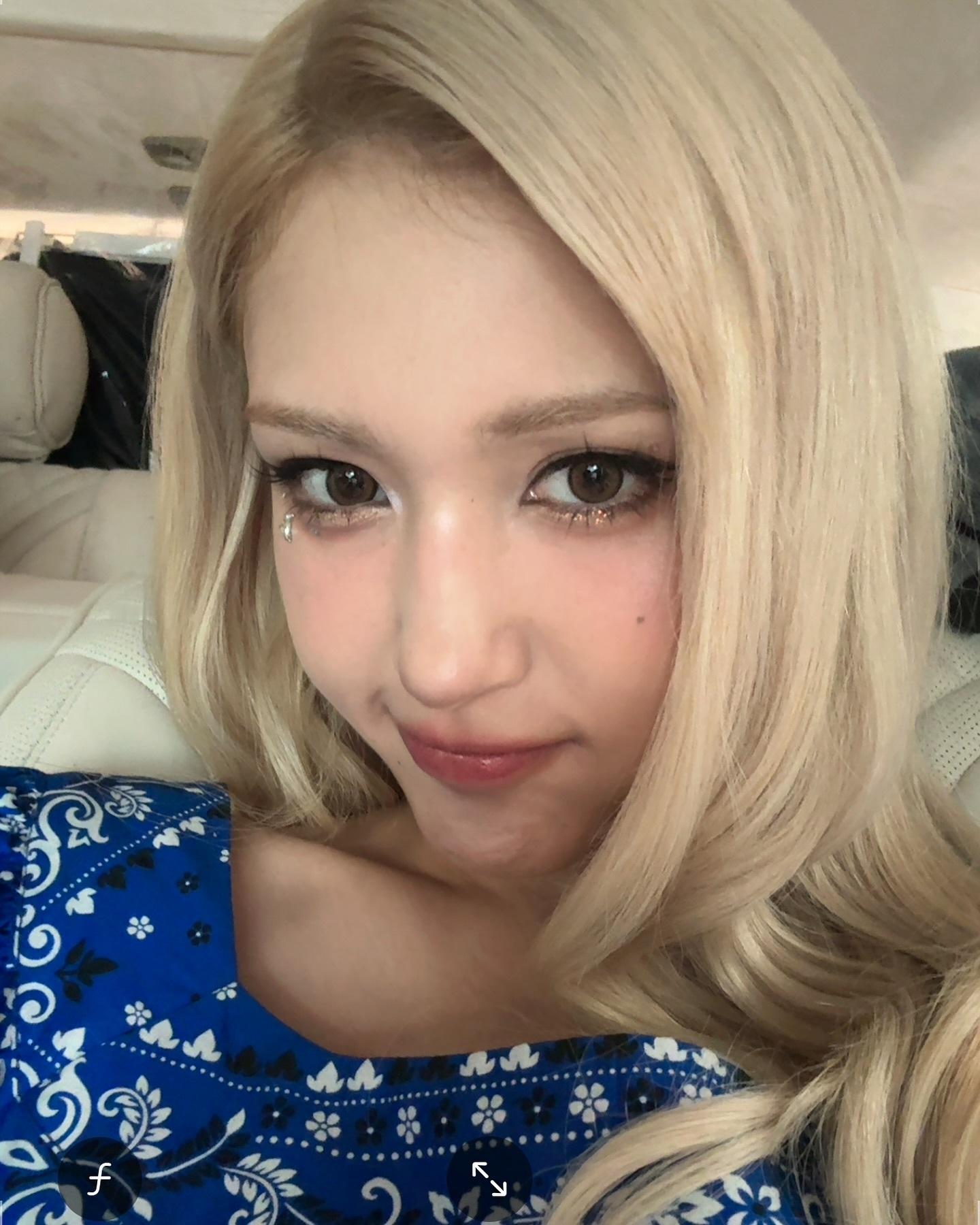 Somi ins更新💙 ​​​