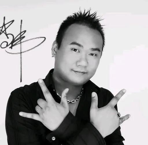 叹英才早逝：苟伟之殇

声乐老师透露，歌手苟伟于5月6日下午因鼻息肉肥大致睡梦中